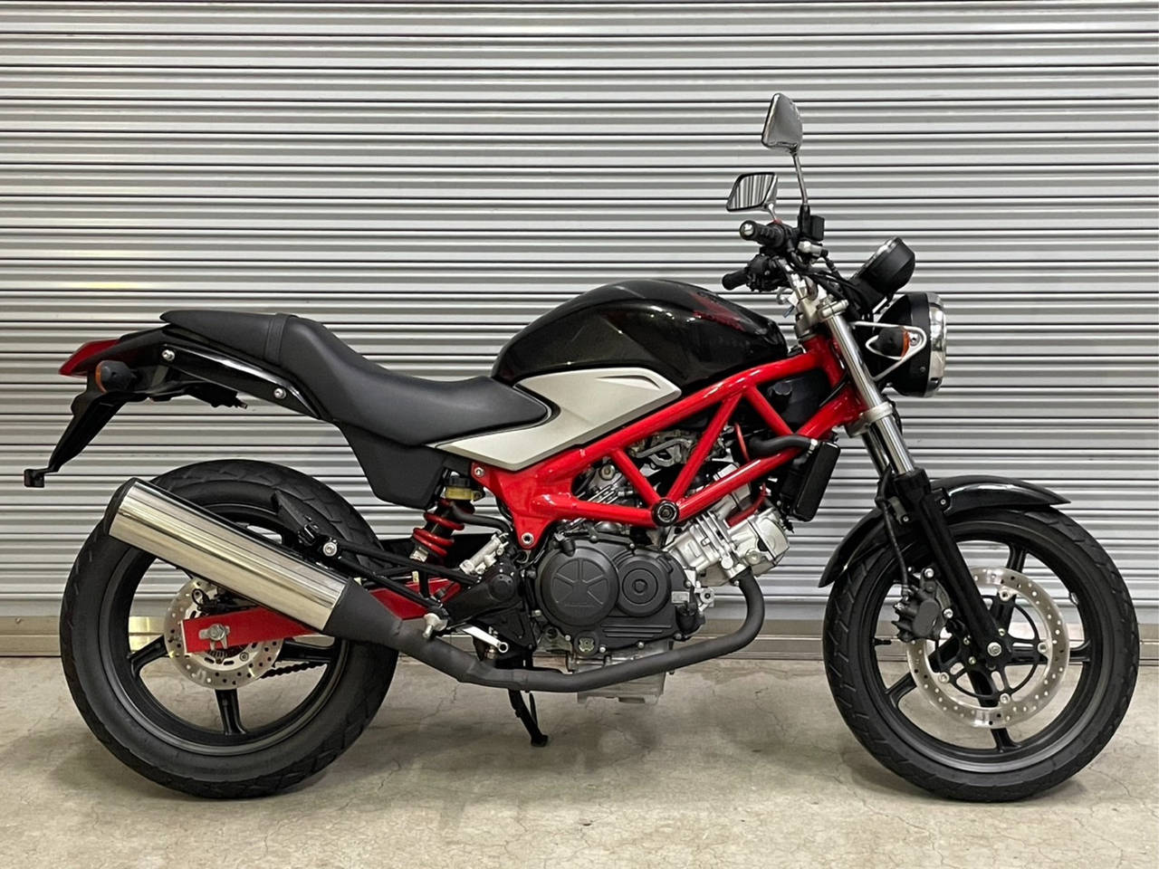 Honda VTR250 2011
