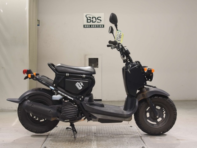 Honda ZOOMER 2011