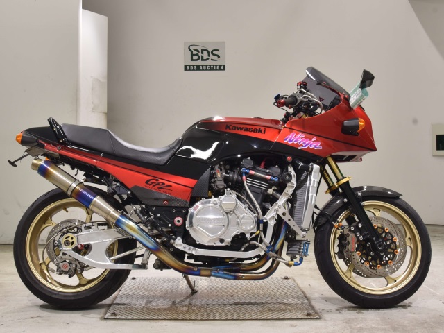 Kawasaki GPZ900R 1990