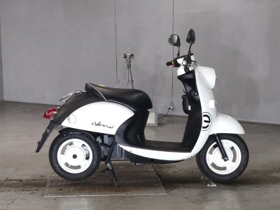 Yamaha E-VINO 2015