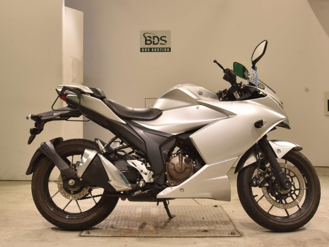 Suzuki GIXXER250SF