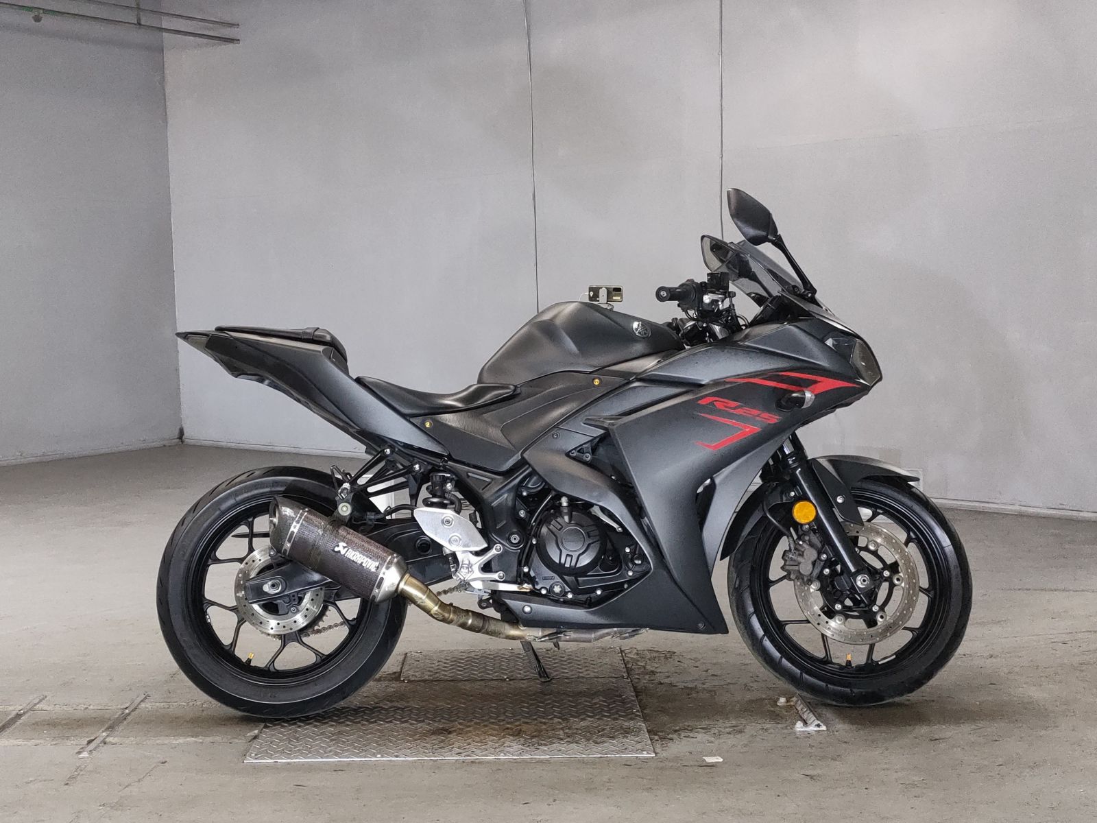 Yamaha YZF-R25 2016