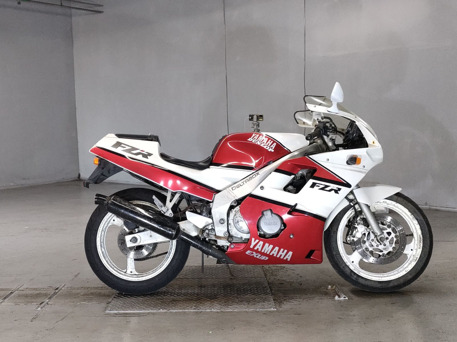 Yamaha FZR250 1990