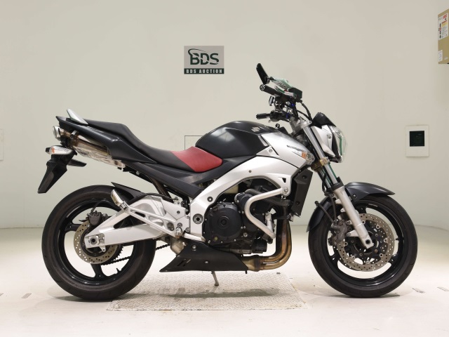 Suzuki GSR400 2006