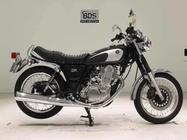 Yamaha SR400 2021