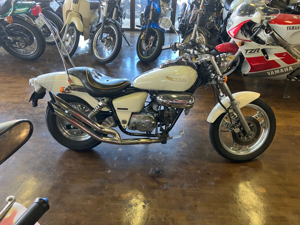Honda MAGNA50 2005