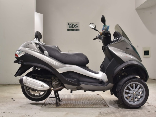 Piaggio MP3 250