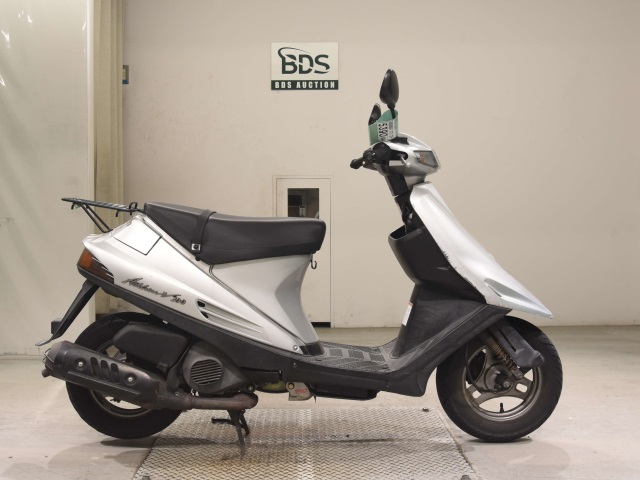 Suzuki ADDRESS V100