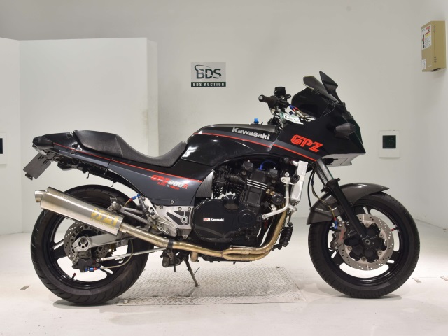 Kawasaki GPZ900R 1988