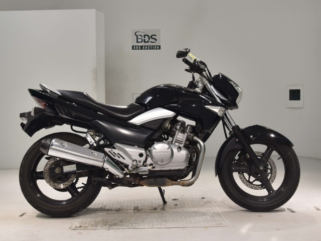 Suzuki GSR250