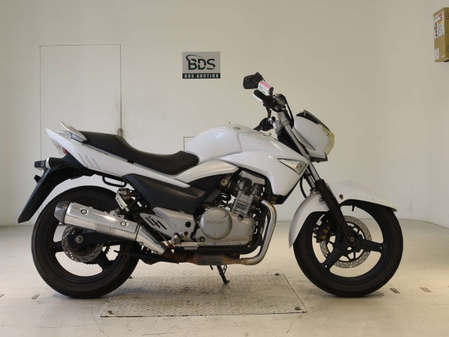 Suzuki GSR250