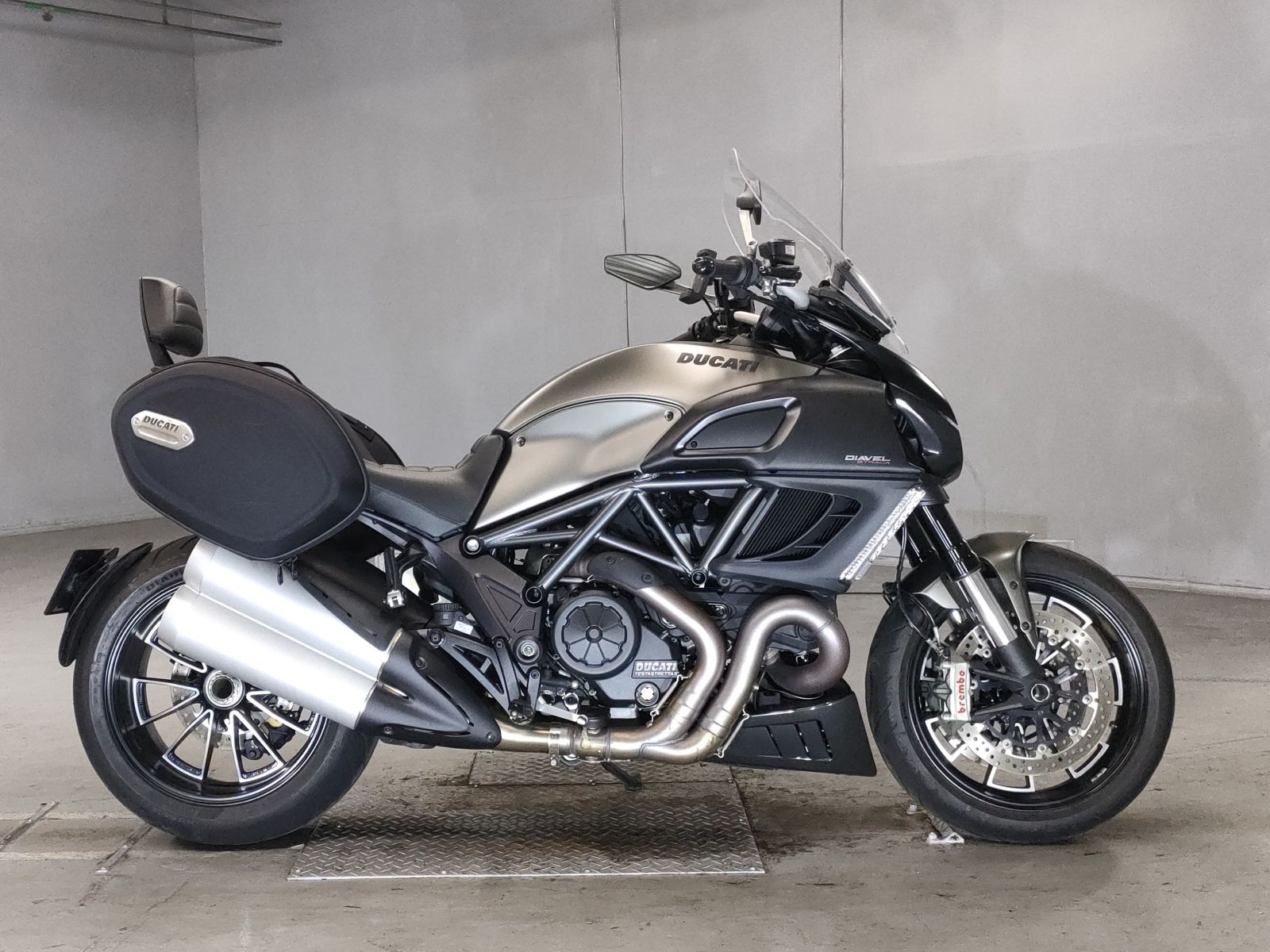 Ducati DIAVEL STRADA 2013