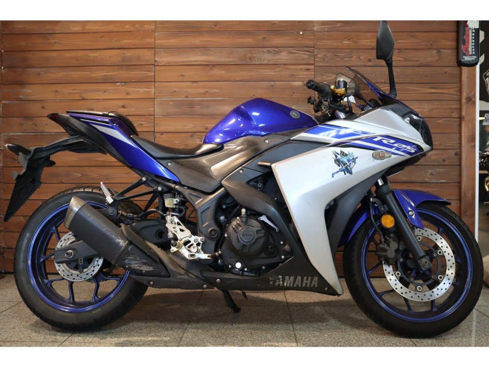 Yamaha YZF-R25 2016