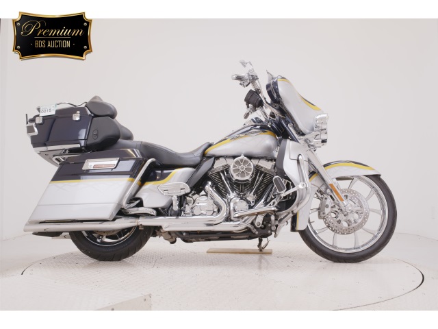 HD FLHTCUSE1800 CVO 2012
