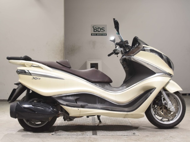 Piaggio X10
