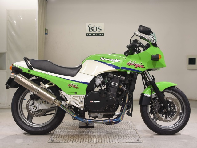 Kawasaki GPZ900R 2001