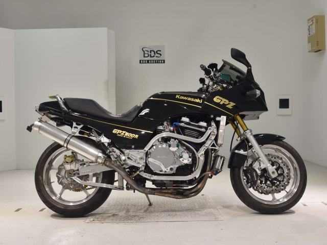 Kawasaki GPZ900R 1991