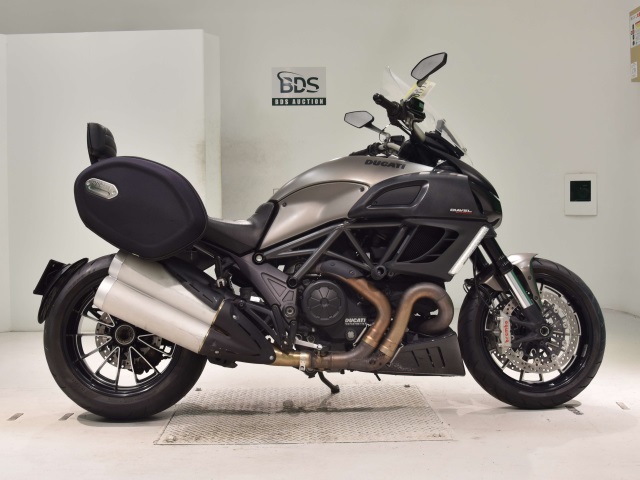 Ducati DIAVEL STRADA 2013