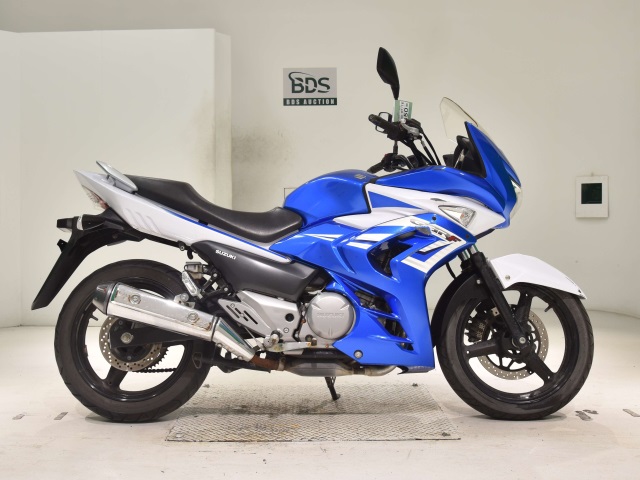 Suzuki GSR250F