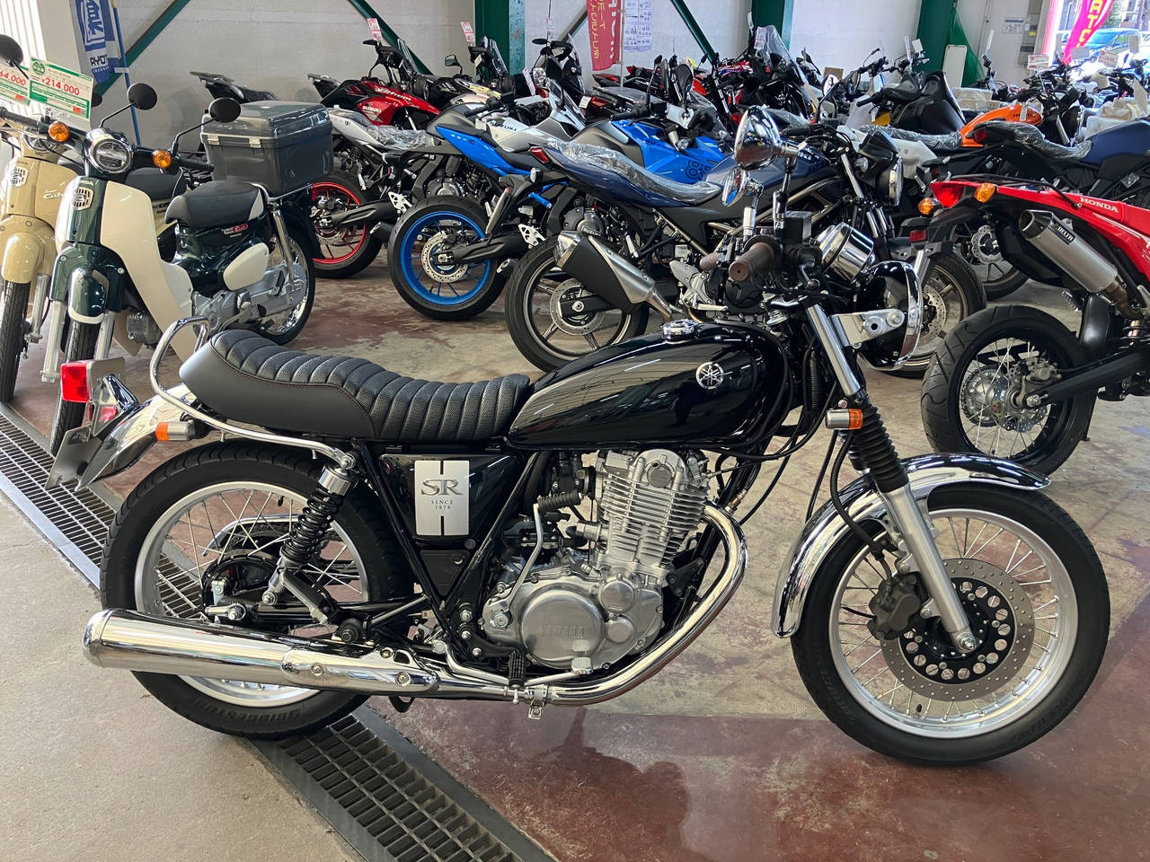 Yamaha SR400 2021