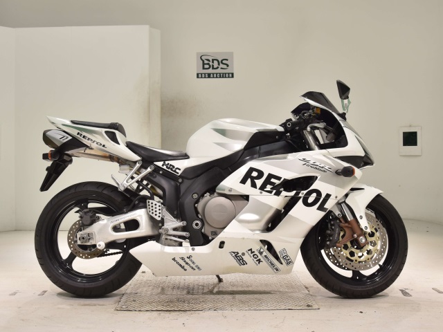 Honda CBR1000RR 2004