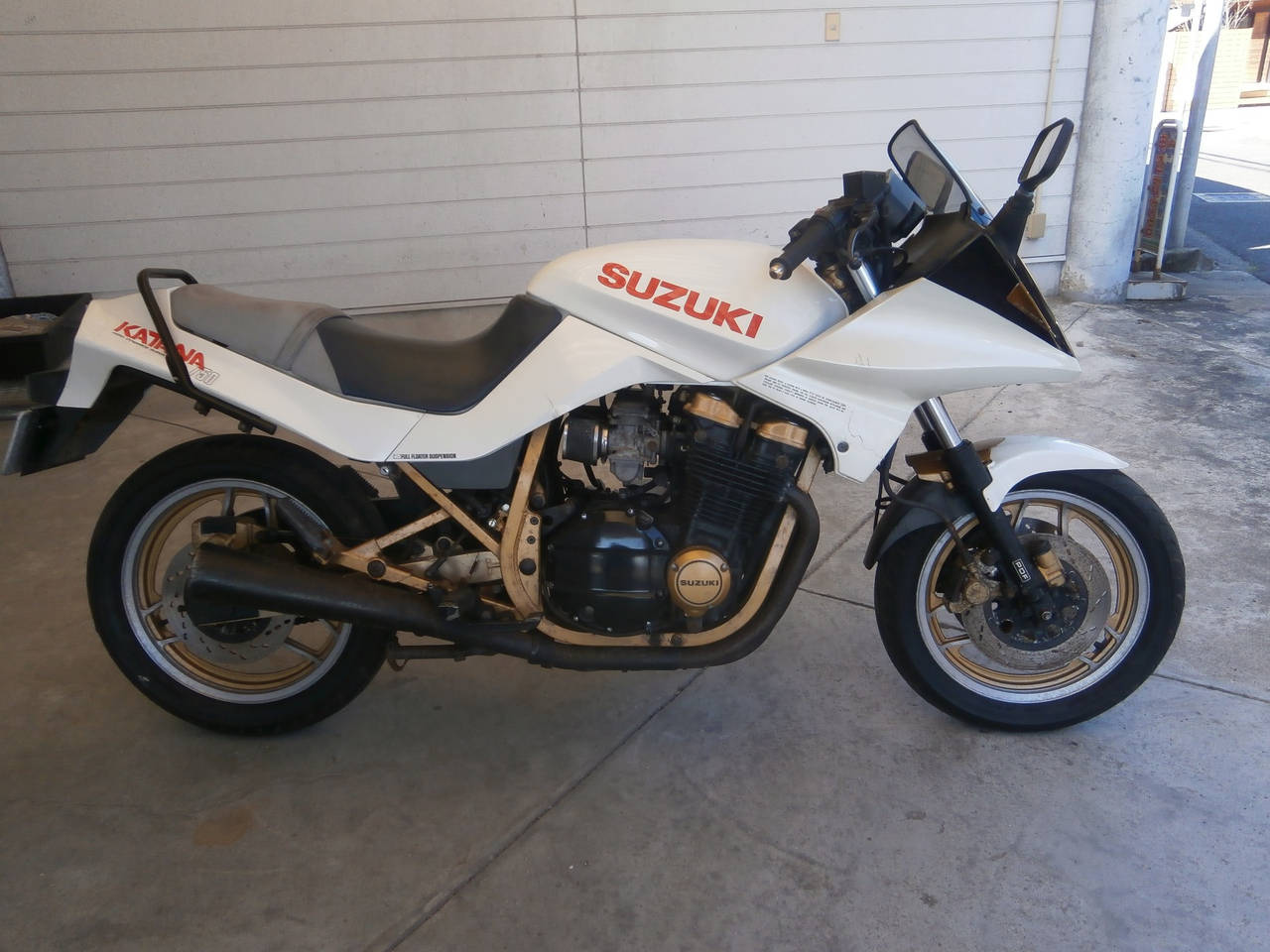 Suzuki GSX750S KATANA 1985
