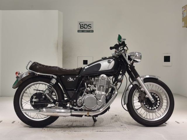 Yamaha SR400 2021