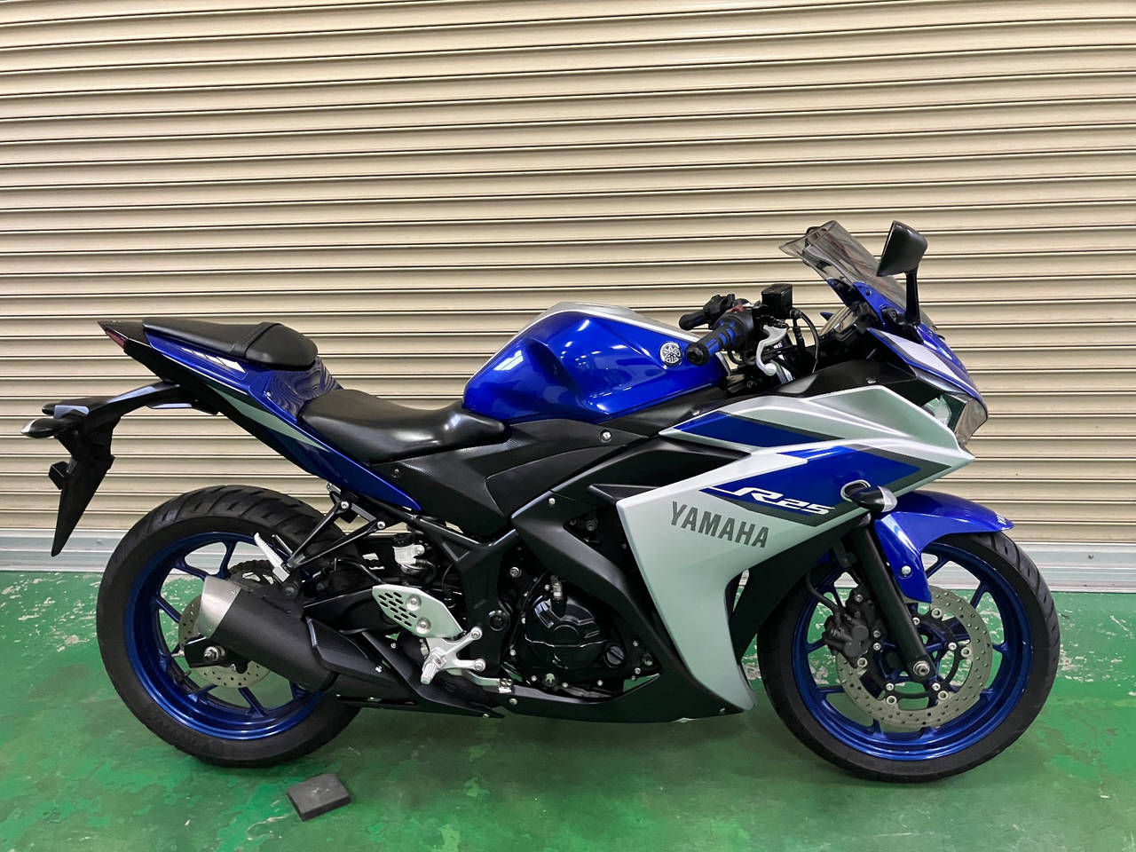 Yamaha YZF-R25 2015