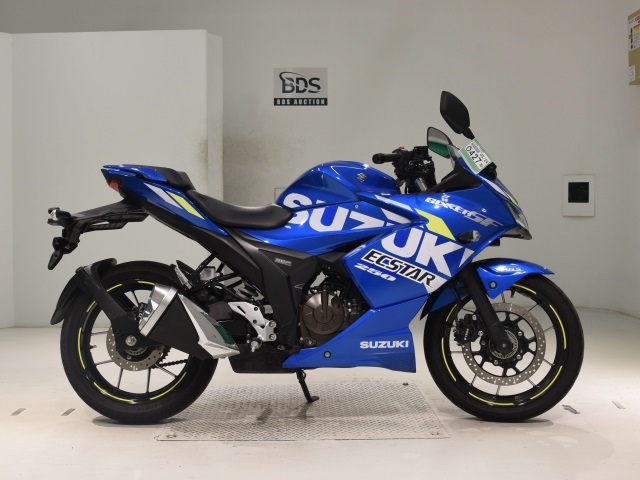 Suzuki GIXXER250SF