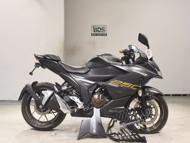 Suzuki GIXXER250SF