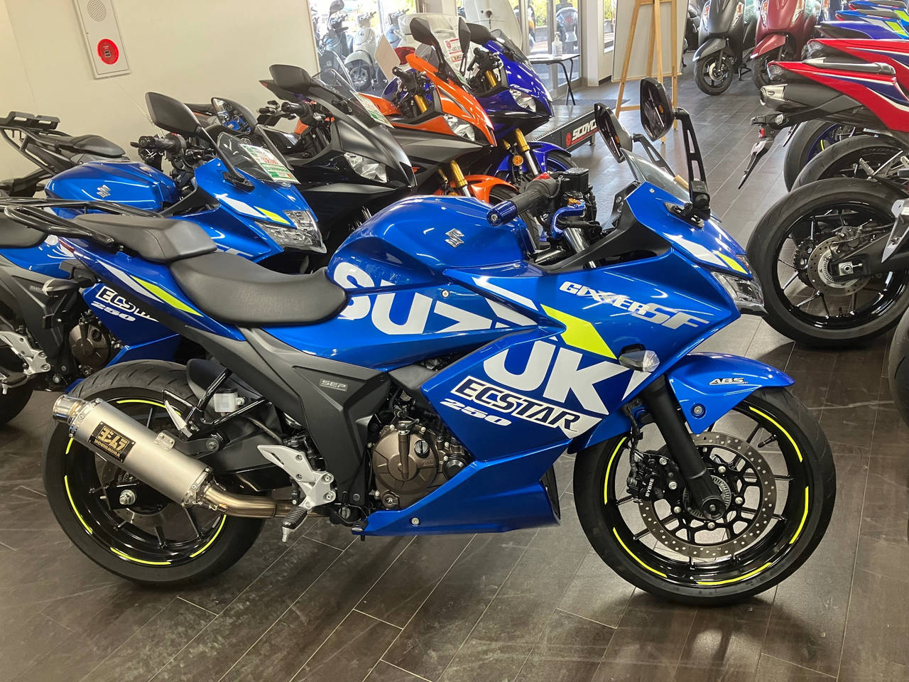 Suzuki GIXXER250SF