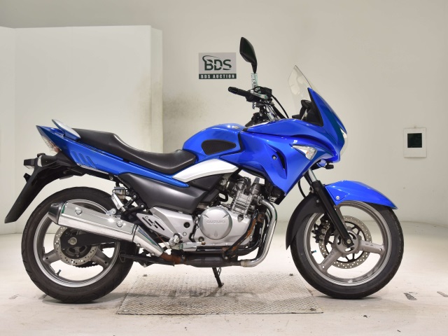 Suzuki GSR250S