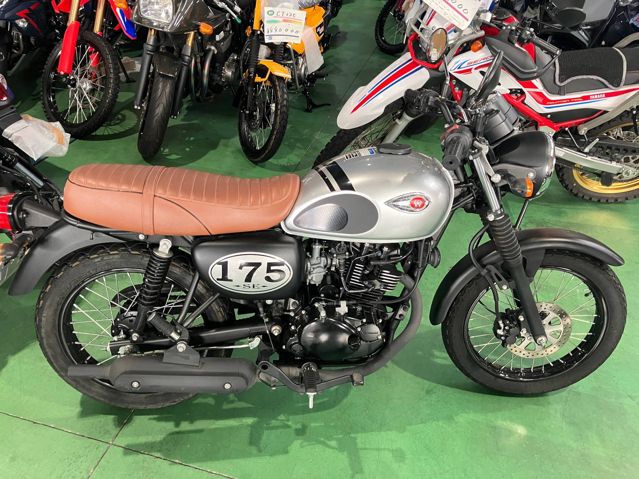 Kawasaki w175 tr se 2010
