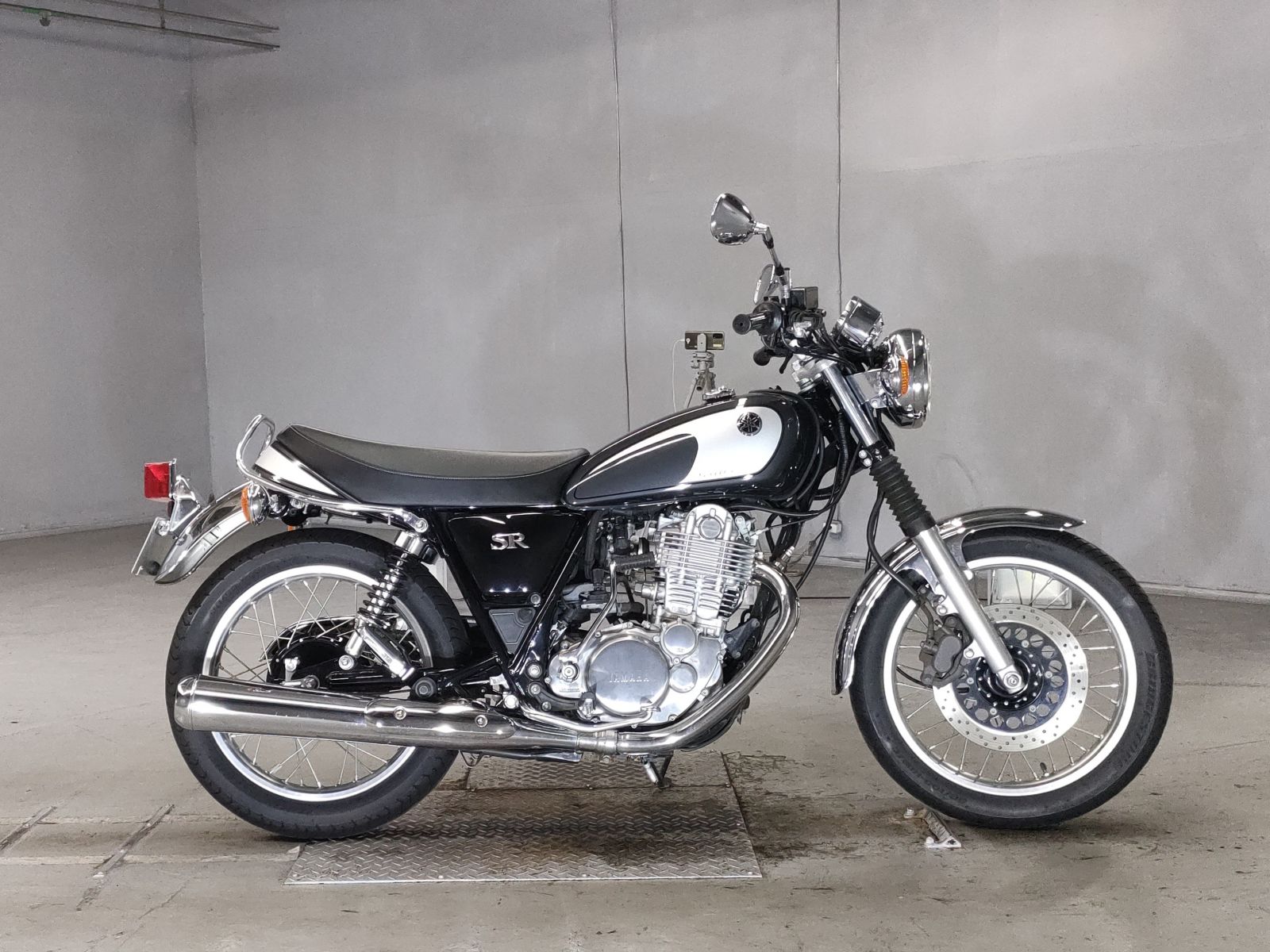 Yamaha SR400 2021