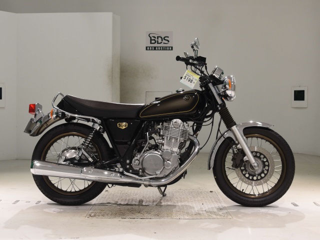 Yamaha SR400 2021