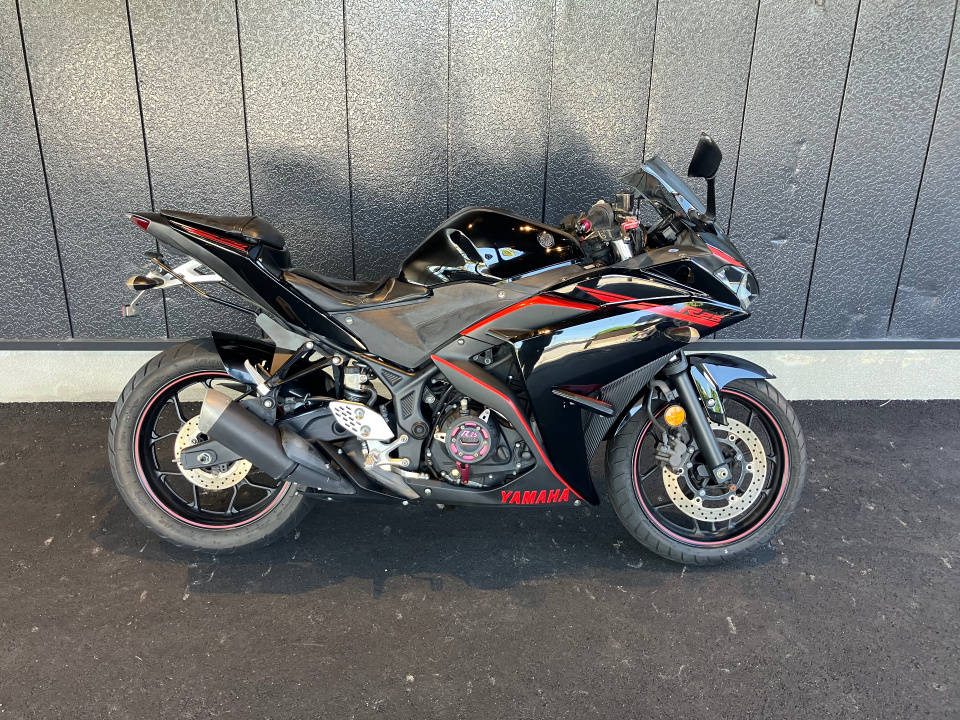 Yamaha YZF-R25 2015