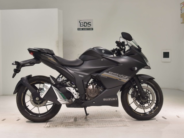 Suzuki GIXXER250SF