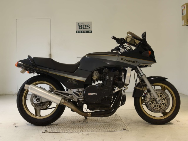 Kawasaki GPZ900R 1990