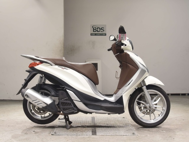 Piaggio ﾒﾄﾞﾚｰ125S 2016