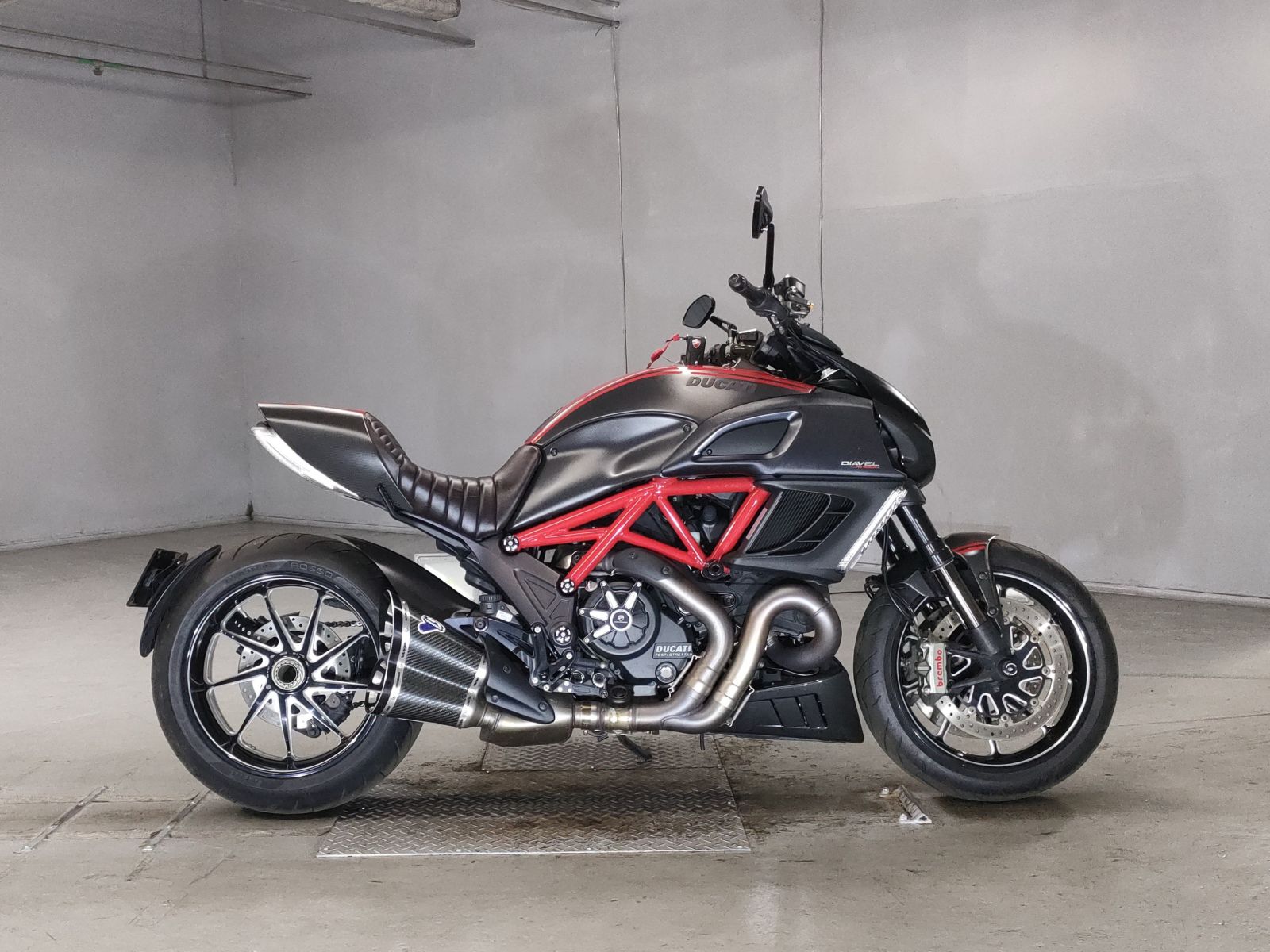 Ducati DIAVEL CARBON 2012