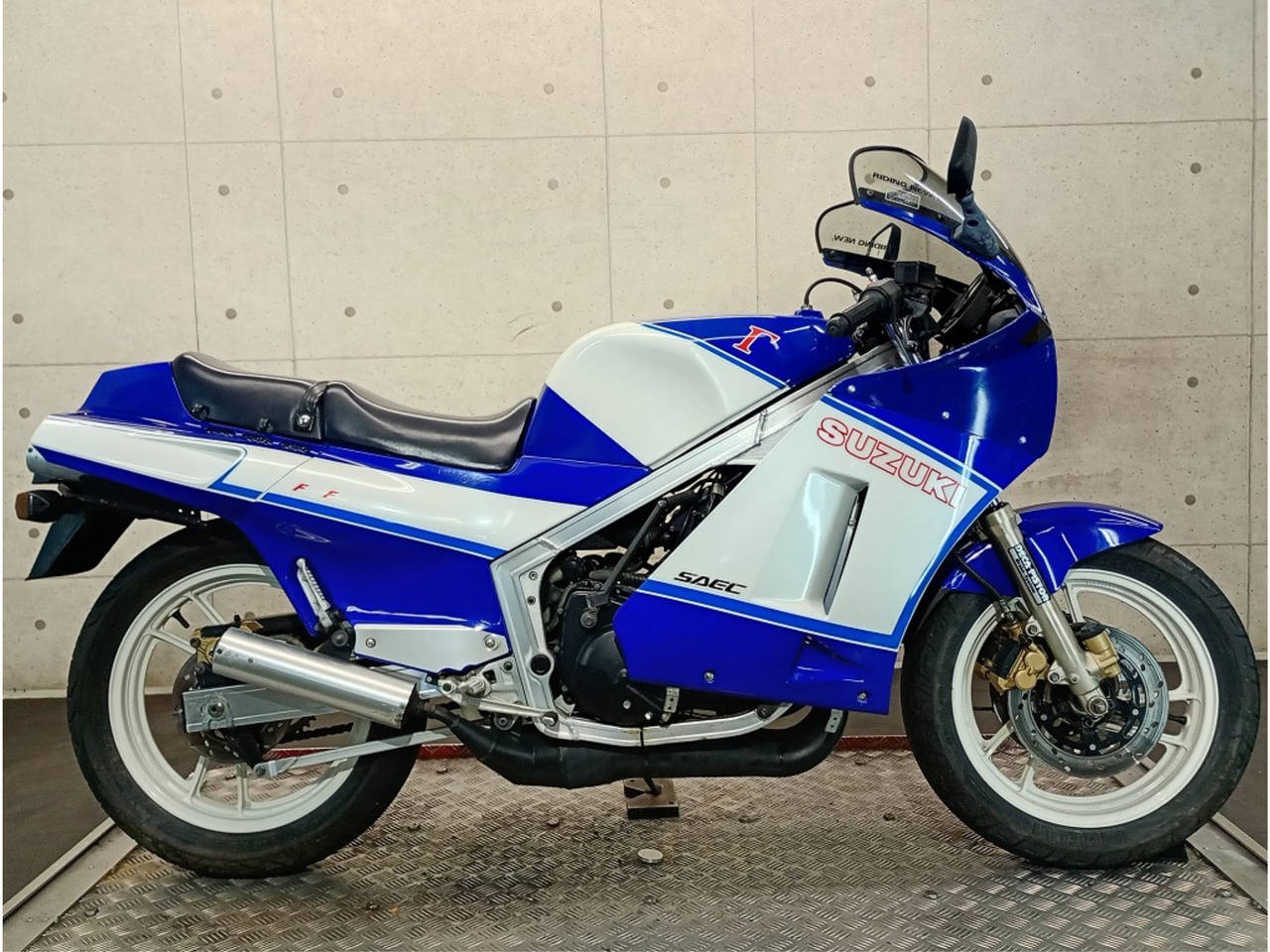 Suzuki RG400 1988