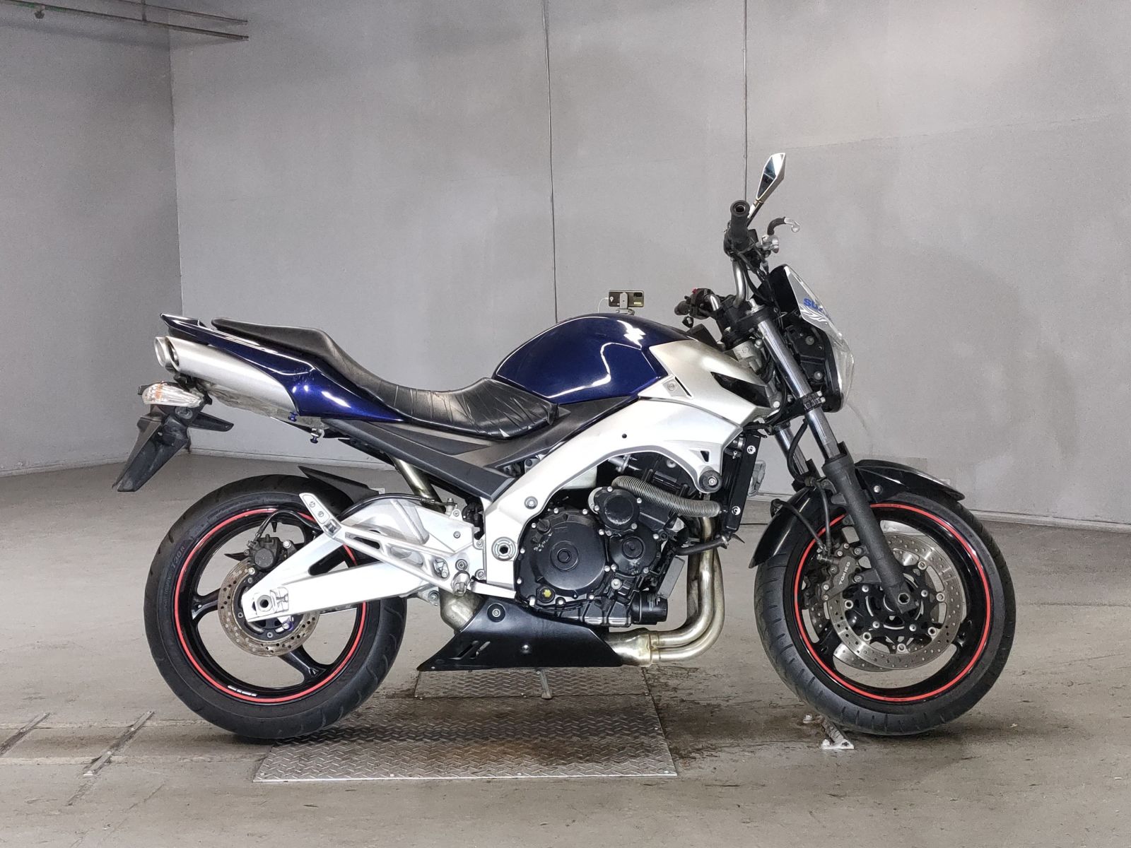 Suzuki GSR400 2006