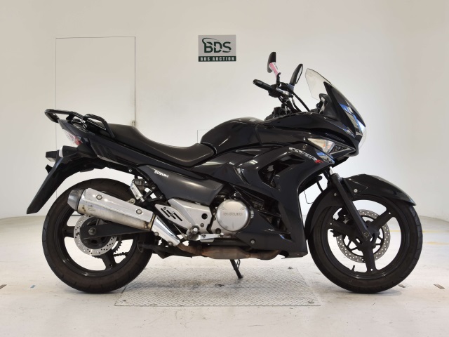 Suzuki GSR250F