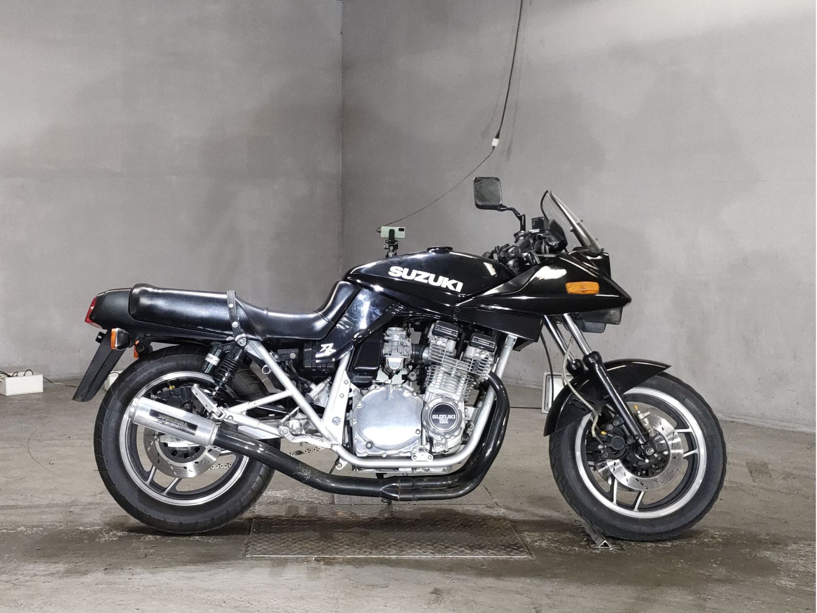 Suzuki GSX750S KATANA 1983