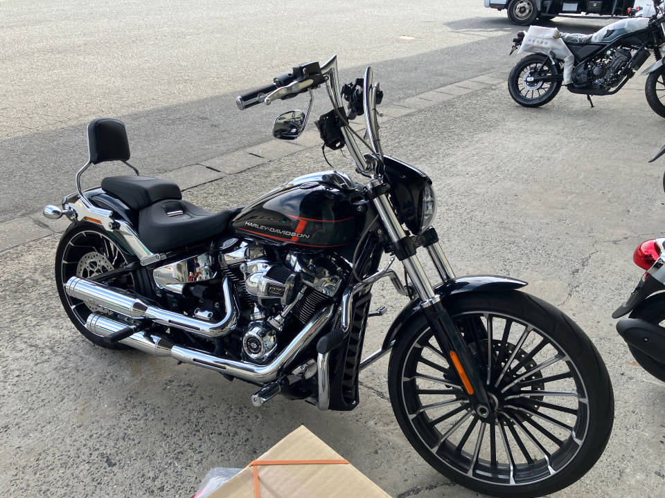 HD BREAKOUT FXBR1750 2023