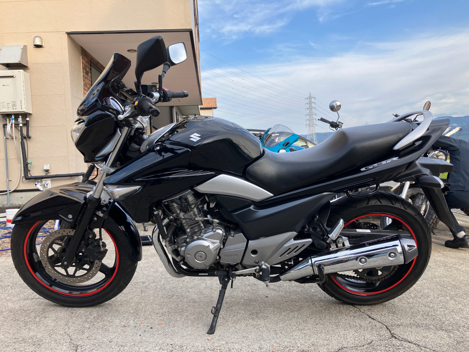 Suzuki GSR250