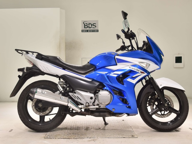 Suzuki GSR250F