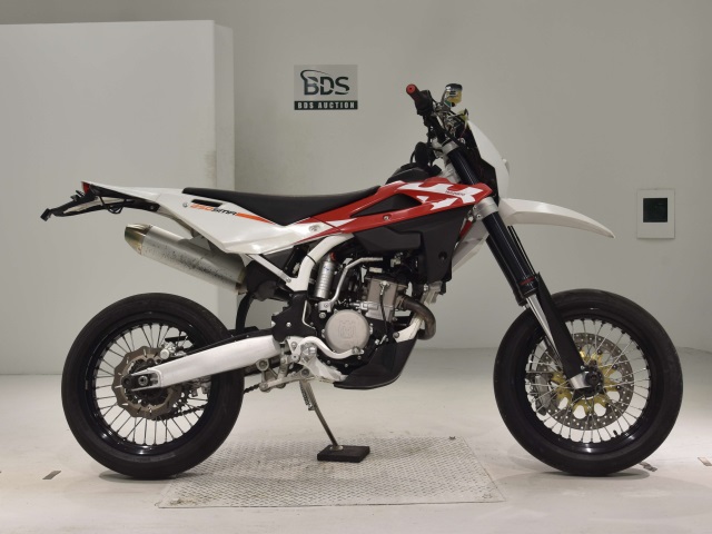 Husqvarna SM250R 2011