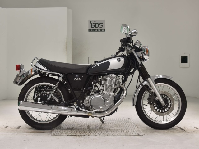 Yamaha SR400 2021