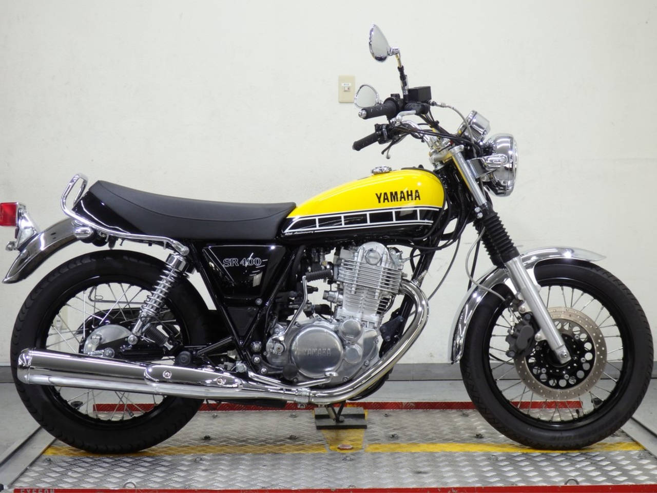 Yamaha SR400 2017